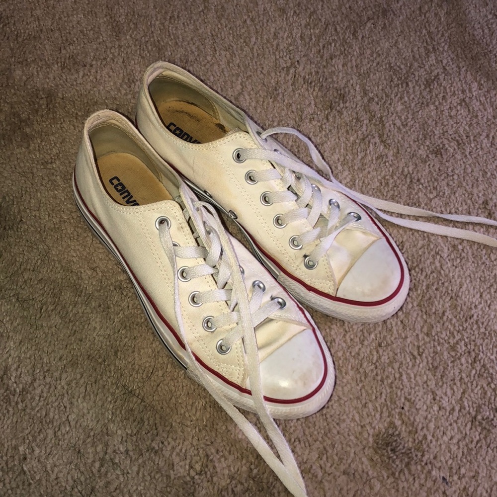 Cream low top converse all stars